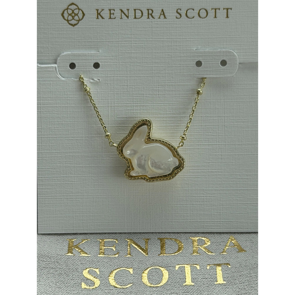 Kendra Scott white pendant necklace